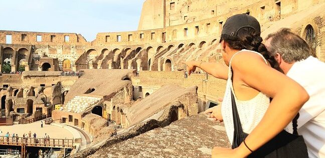 Visita guiada al Coliseo subterráneo, la arena, el Foro y el Palatino en español