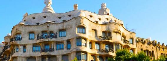 walking tour of the gothic quarter in barcelona